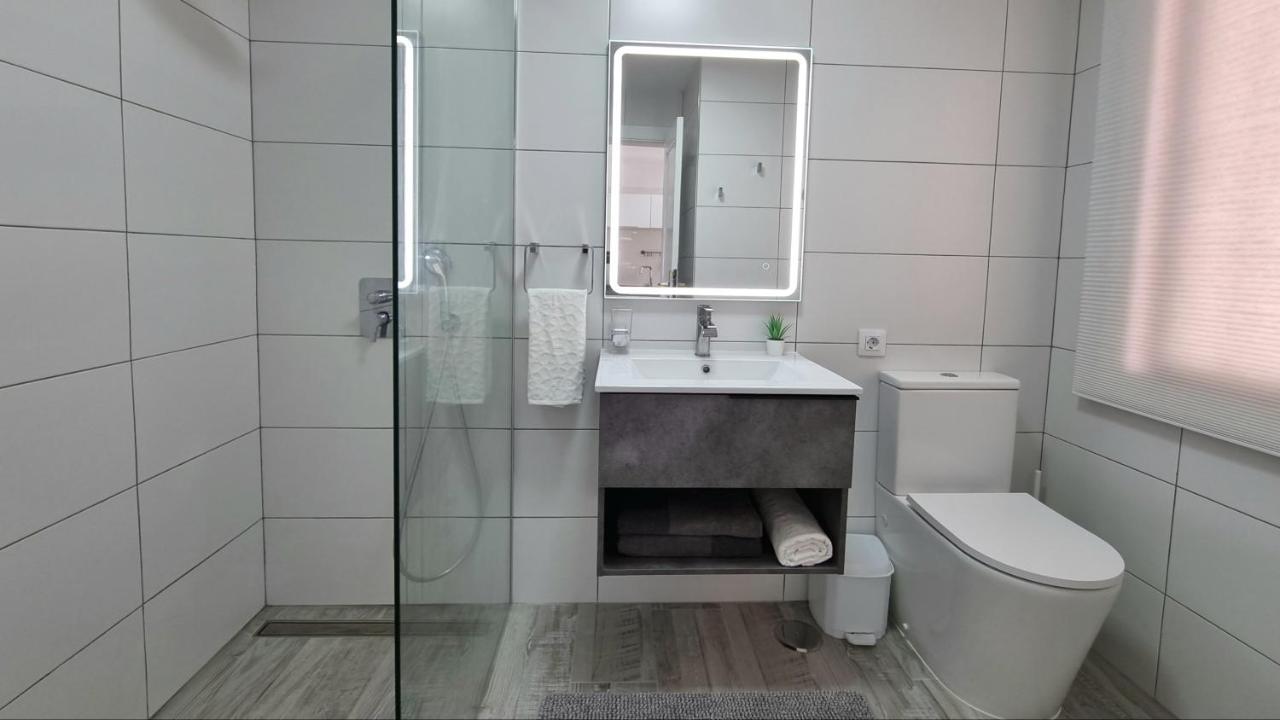 Paulmarie Apartment Ocean View In Windsor Park 阿德耶 外观 照片